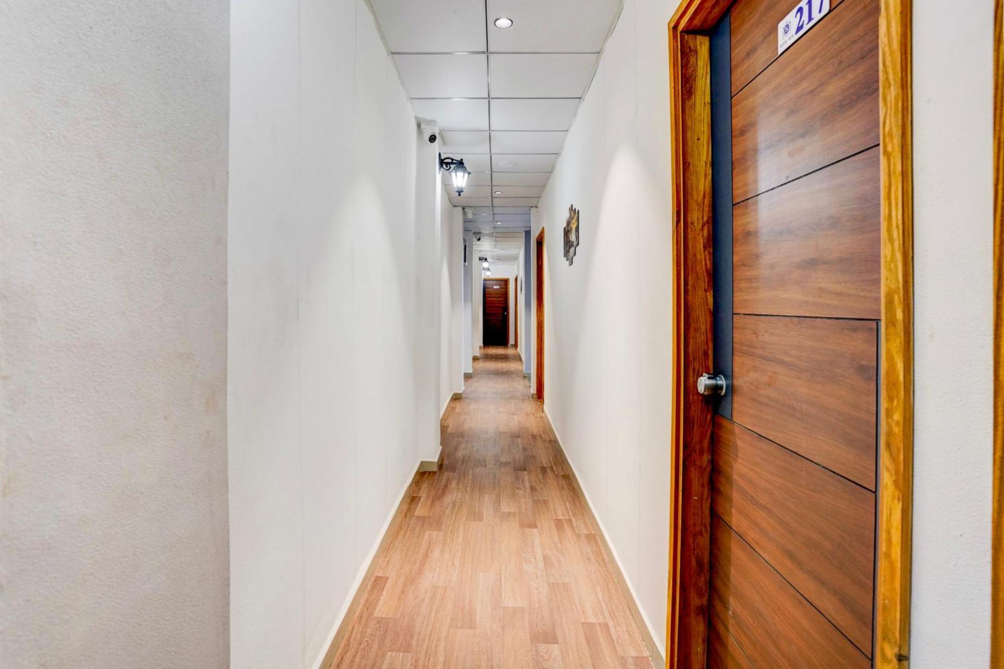 Hotel Silk, Premier Budget Friendly Luxury Hotel In Surat, Perfect For Families, Couples And Business Travelers Extérieur photo